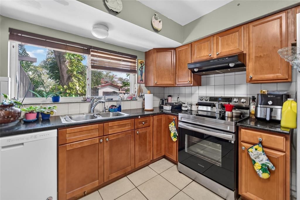 For Sale: $470,000 (3 beds, 2 baths, 2115 Square Feet)