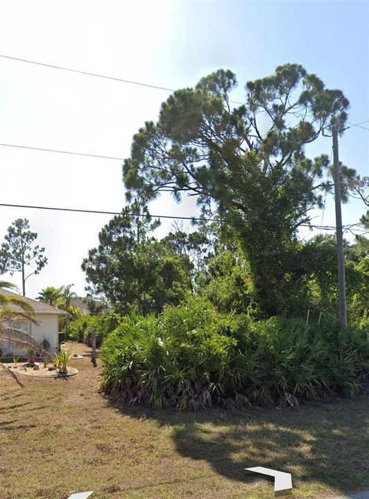 待售: $28,700 (0.17 acres)