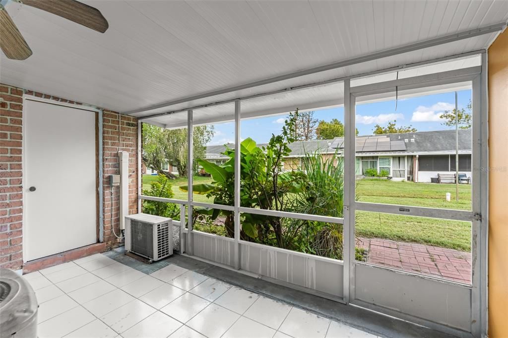 For Sale: $270,000 (2 beds, 2 baths, 1031 Square Feet)