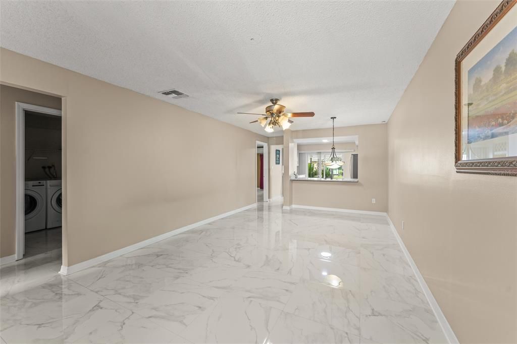 For Sale: $270,000 (2 beds, 2 baths, 1031 Square Feet)