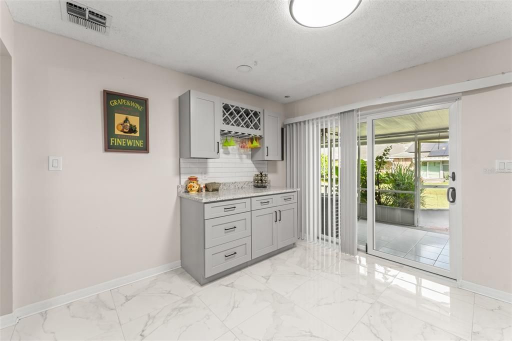 For Sale: $270,000 (2 beds, 2 baths, 1031 Square Feet)