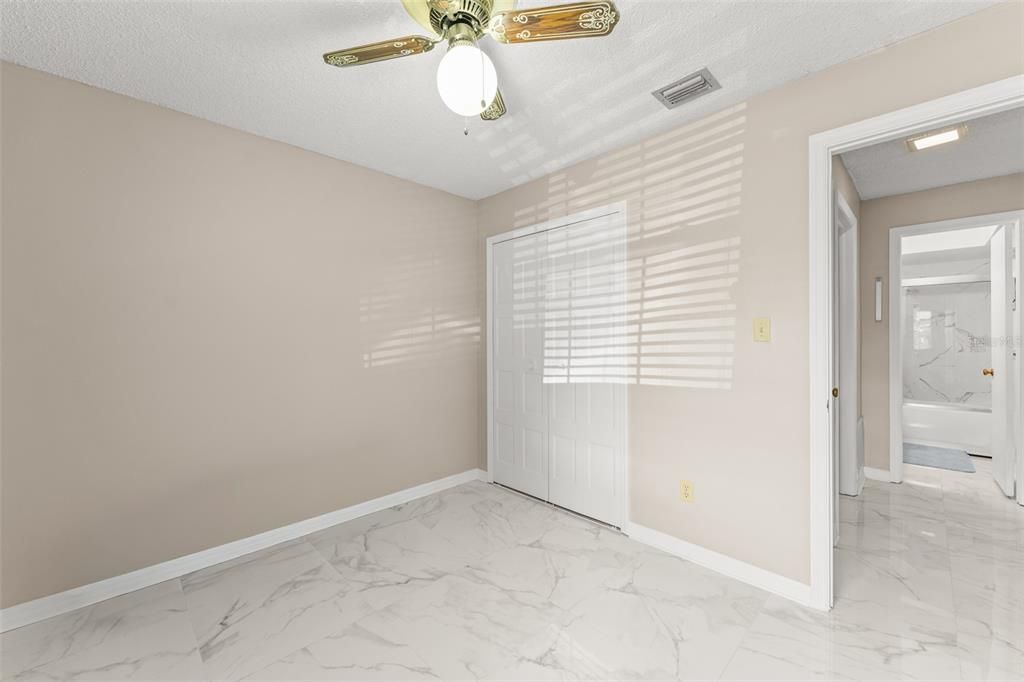 For Sale: $270,000 (2 beds, 2 baths, 1031 Square Feet)