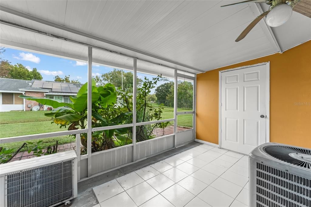For Sale: $270,000 (2 beds, 2 baths, 1031 Square Feet)