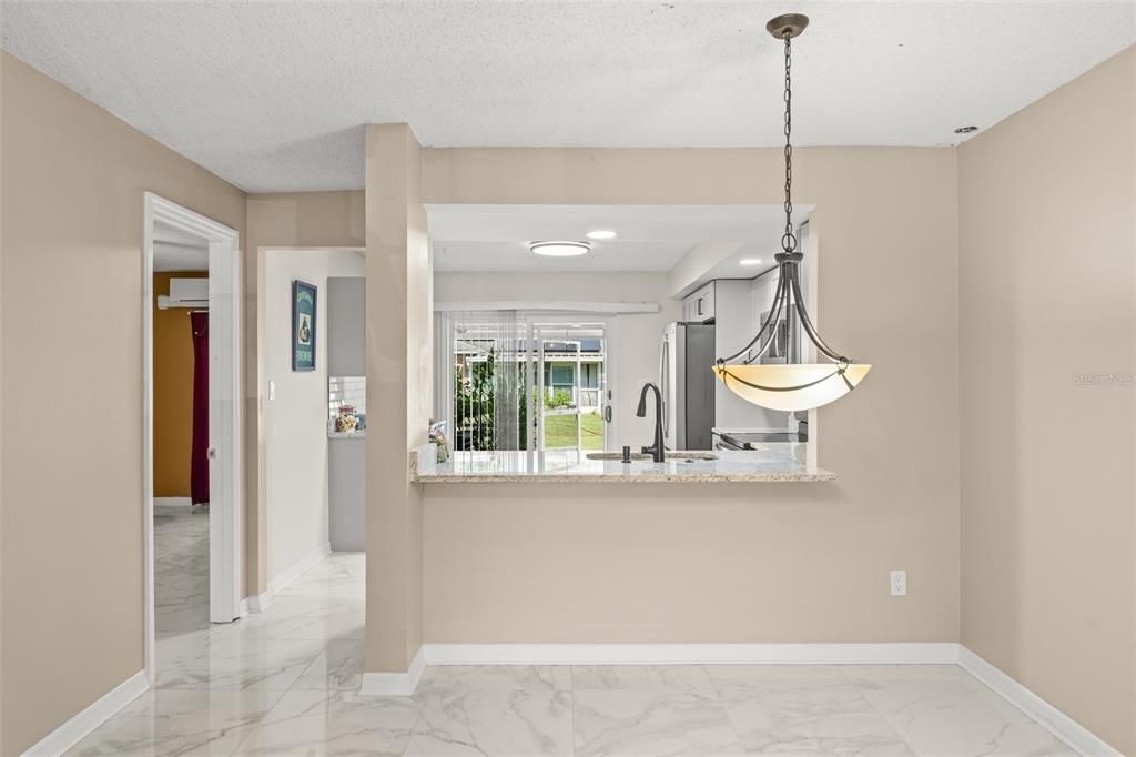 For Sale: $270,000 (2 beds, 2 baths, 1031 Square Feet)
