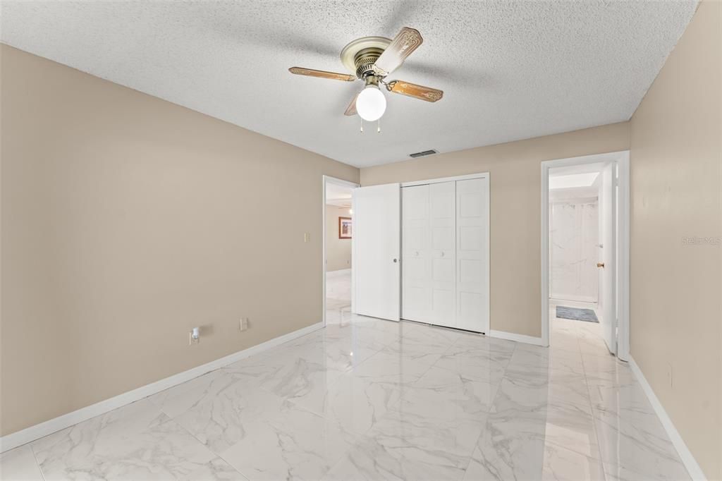 For Sale: $270,000 (2 beds, 2 baths, 1031 Square Feet)