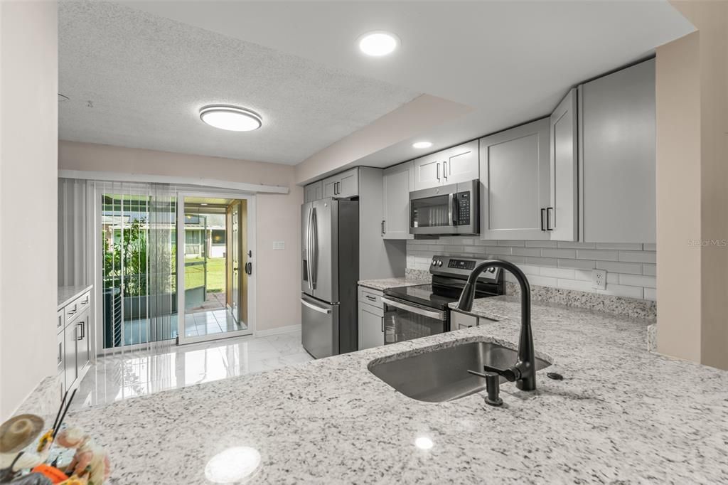For Sale: $270,000 (2 beds, 2 baths, 1031 Square Feet)