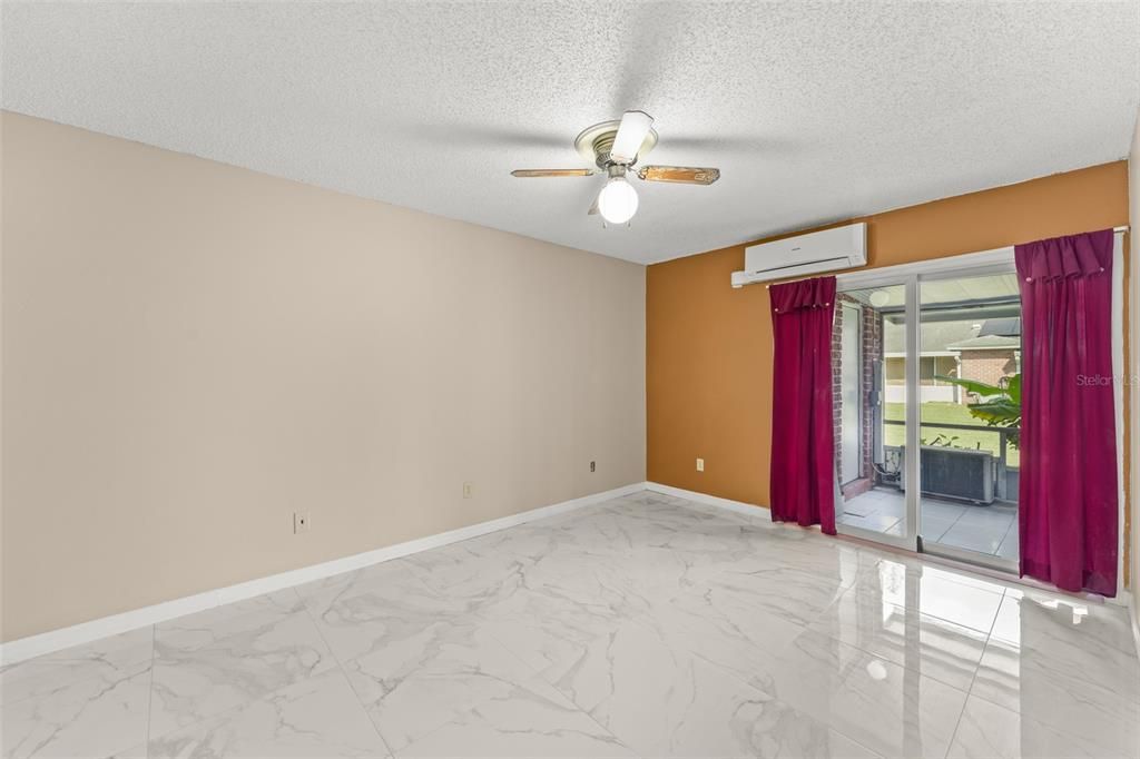For Sale: $270,000 (2 beds, 2 baths, 1031 Square Feet)