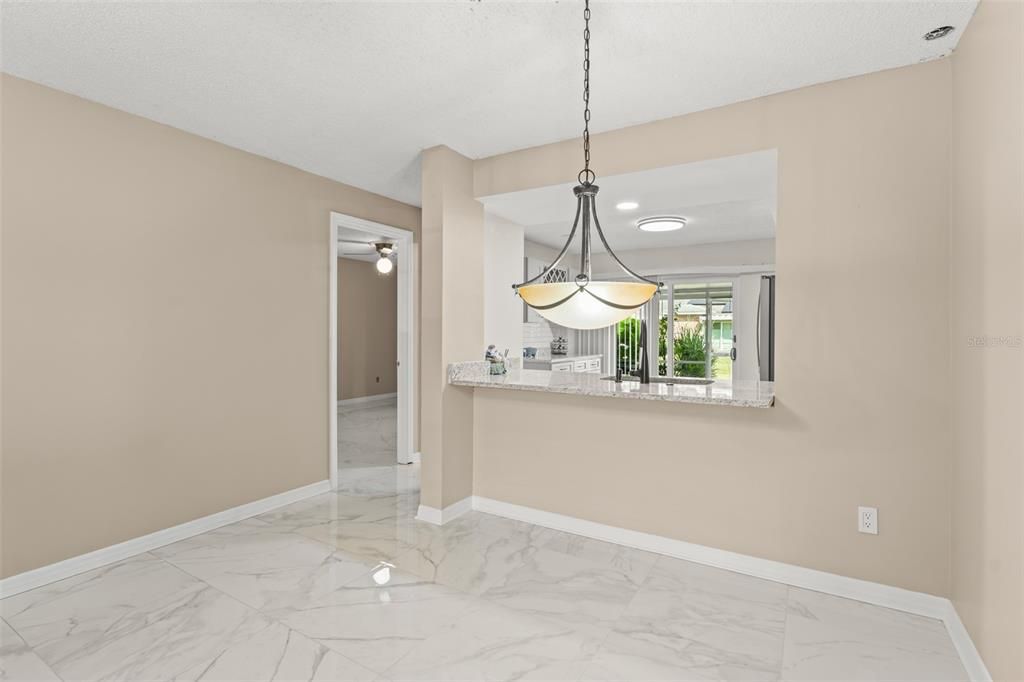 For Sale: $270,000 (2 beds, 2 baths, 1031 Square Feet)