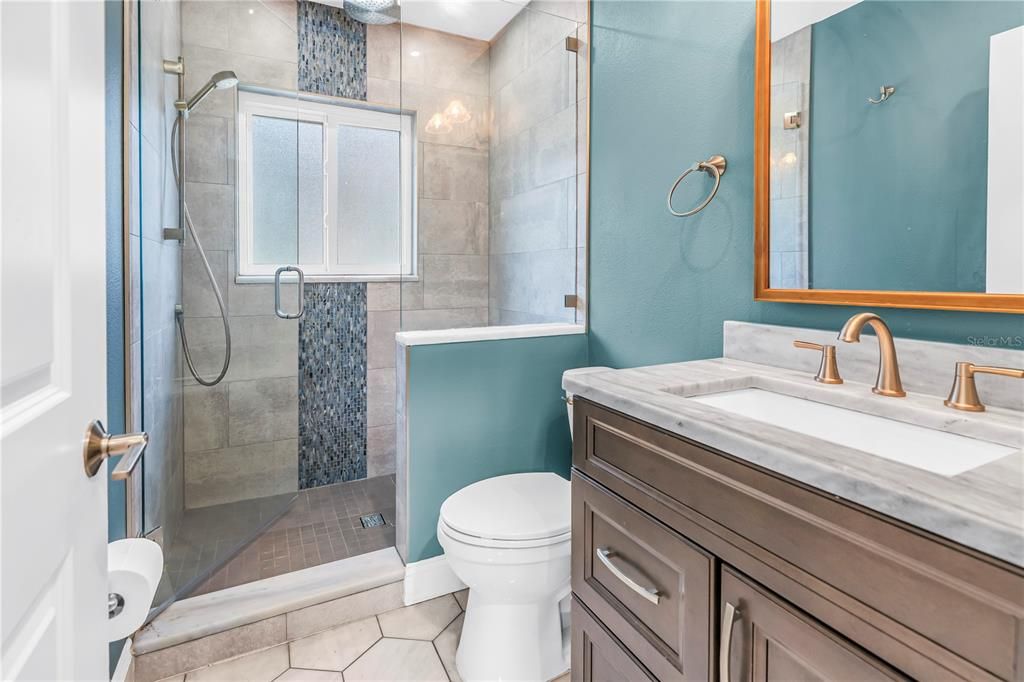 Active With Contract: $2,500 (2 beds, 1 baths, 948 Square Feet)