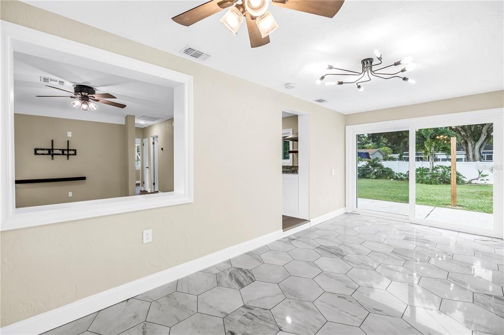 Active With Contract: $2,500 (2 beds, 1 baths, 948 Square Feet)
