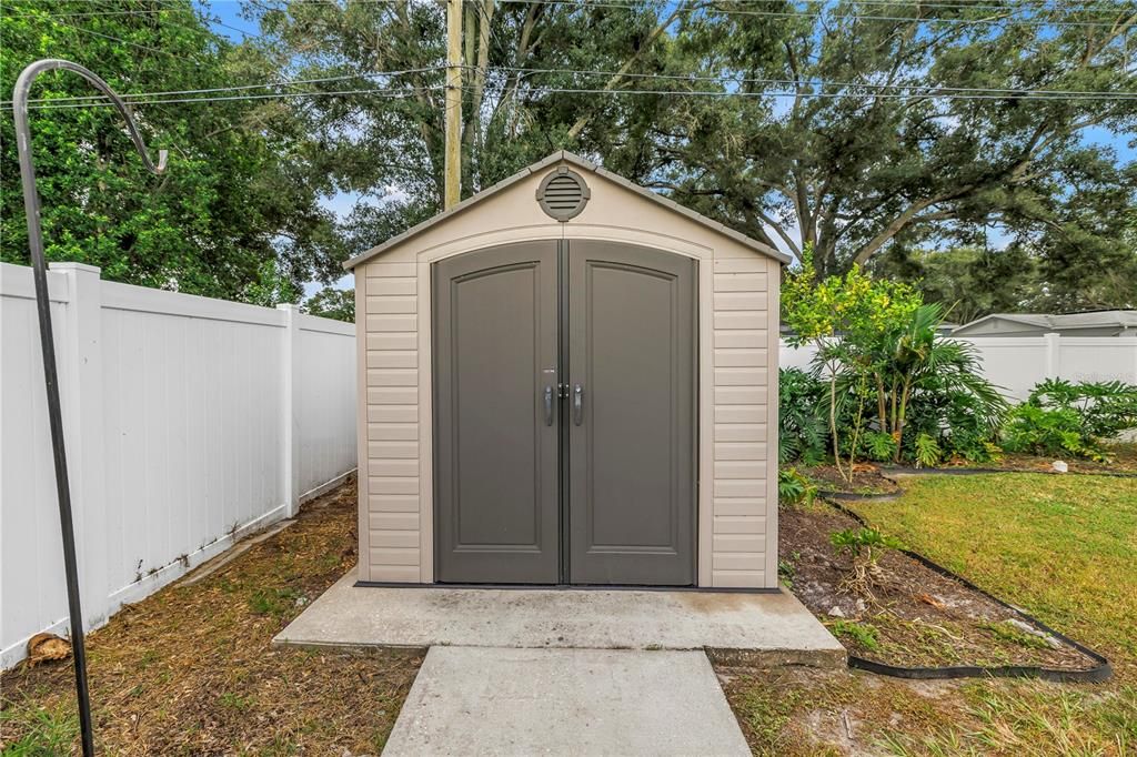Active With Contract: $2,500 (2 beds, 1 baths, 948 Square Feet)