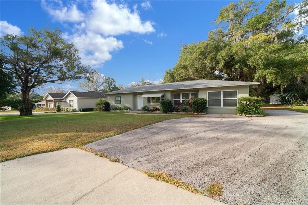 For Sale: $249,400 (3 beds, 1 baths, 1340 Square Feet)