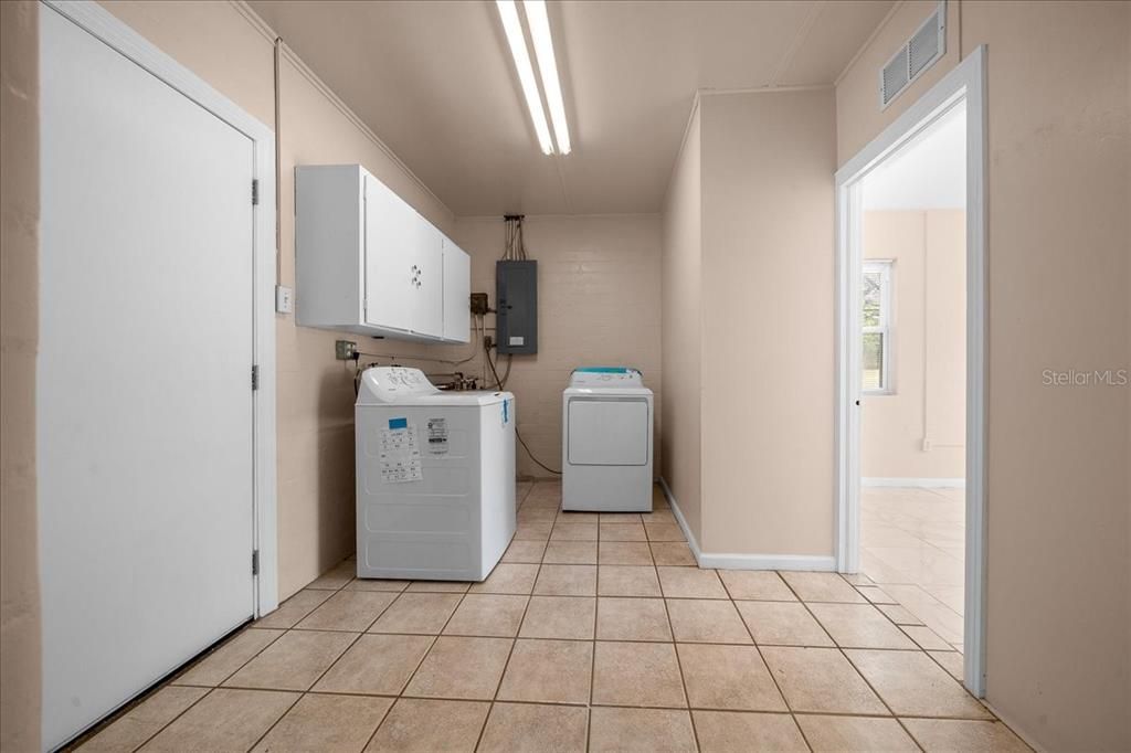 For Sale: $249,400 (3 beds, 1 baths, 1340 Square Feet)