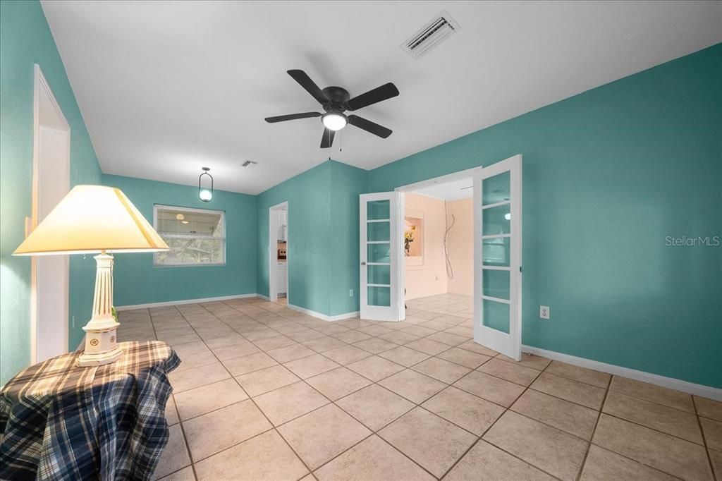 For Sale: $249,400 (3 beds, 1 baths, 1340 Square Feet)