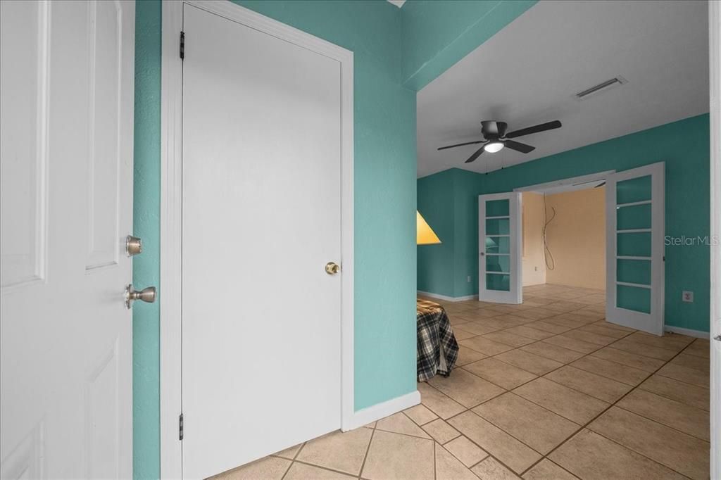 For Sale: $249,400 (3 beds, 1 baths, 1340 Square Feet)