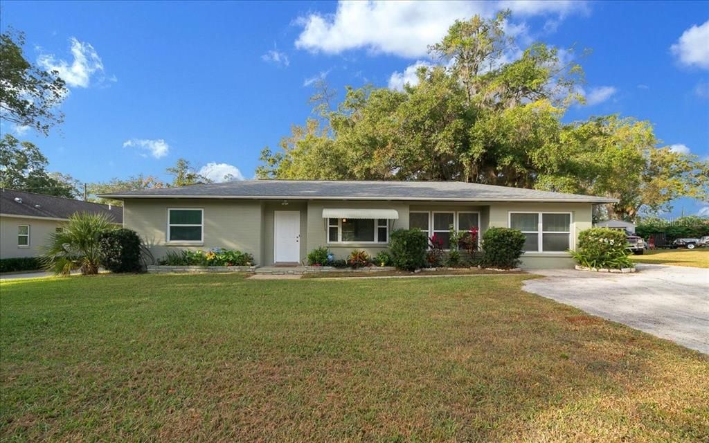 For Sale: $249,400 (3 beds, 1 baths, 1340 Square Feet)