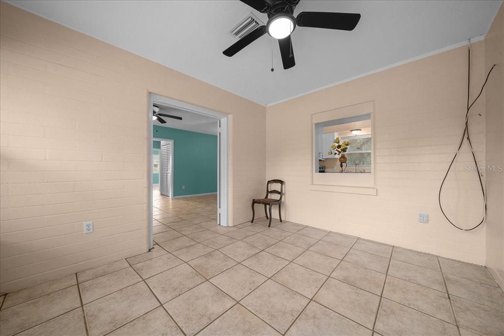 For Sale: $249,400 (3 beds, 1 baths, 1340 Square Feet)