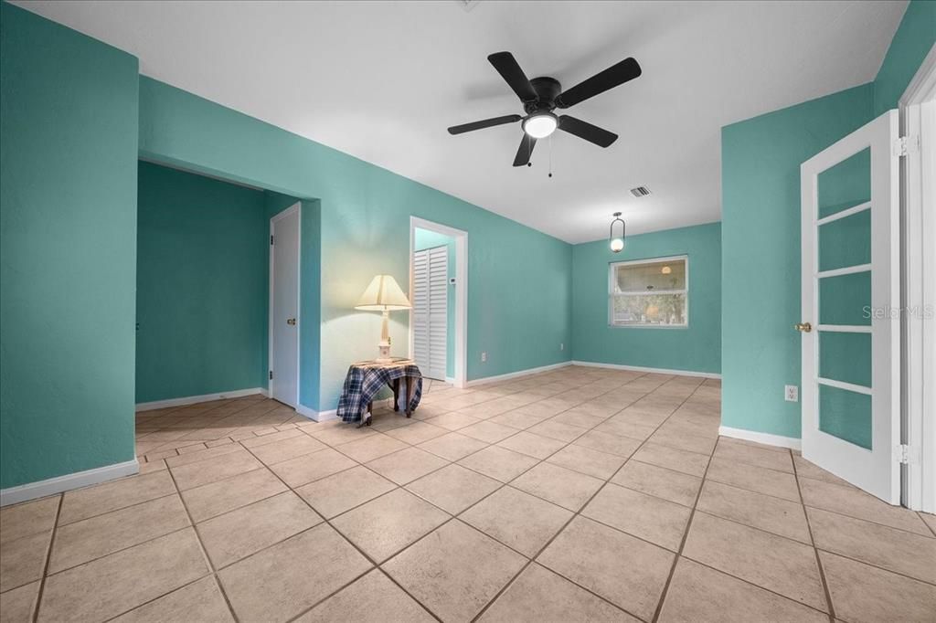 For Sale: $249,400 (3 beds, 1 baths, 1340 Square Feet)