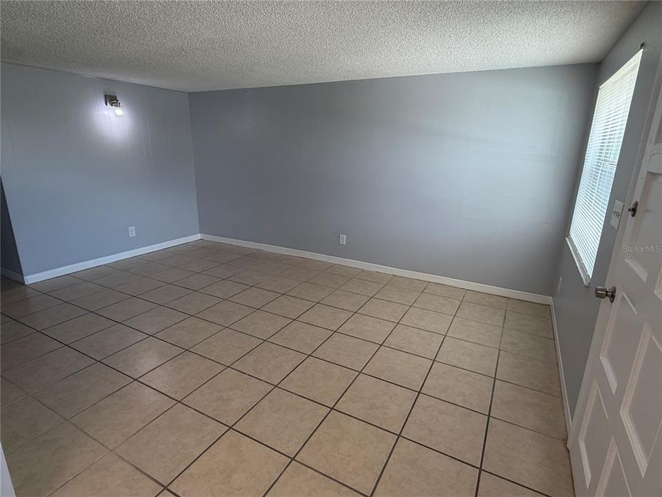 For Rent: $1,150 (1 beds, 1 baths, 700 Square Feet)