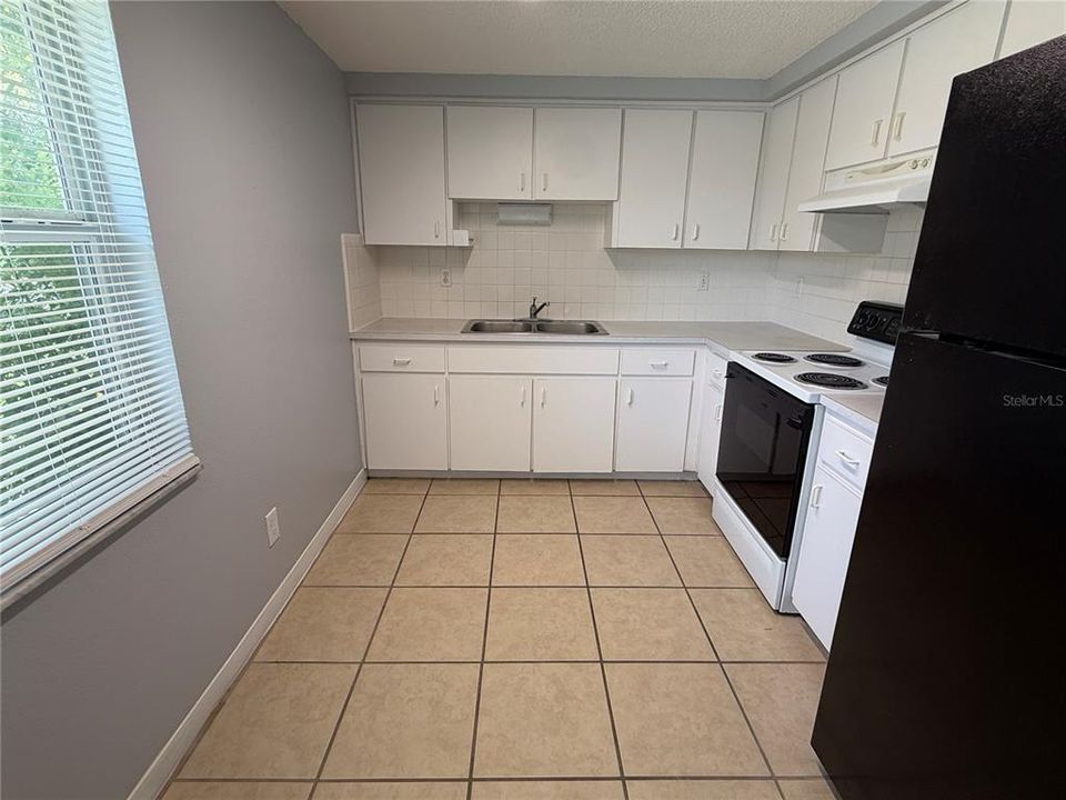 For Rent: $1,150 (1 beds, 1 baths, 700 Square Feet)