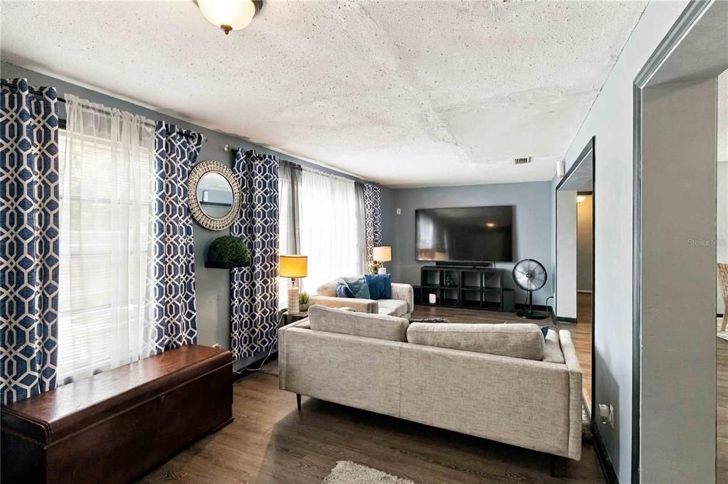 На продажу: $450,000 (3 спален, 2 ванн, 1941 Квадратных фут)