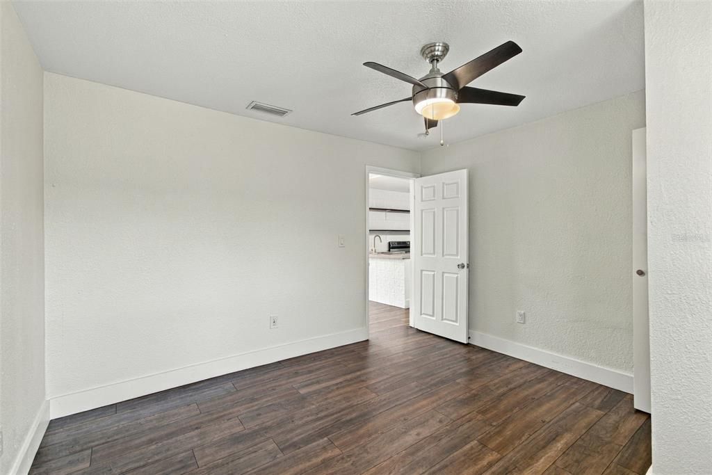 For Sale: $315,000 (3 beds, 2 baths, 984 Square Feet)
