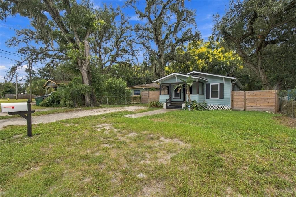 For Sale: $315,000 (3 beds, 2 baths, 984 Square Feet)