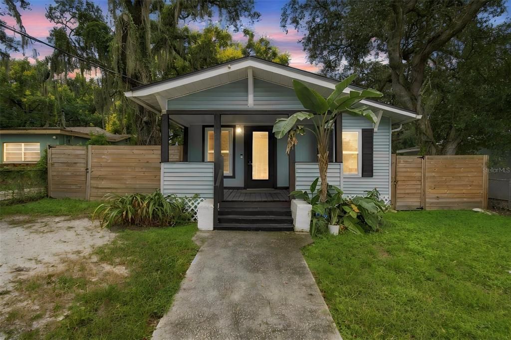 For Sale: $315,000 (3 beds, 2 baths, 984 Square Feet)