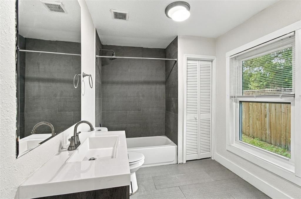 For Sale: $315,000 (3 beds, 2 baths, 984 Square Feet)