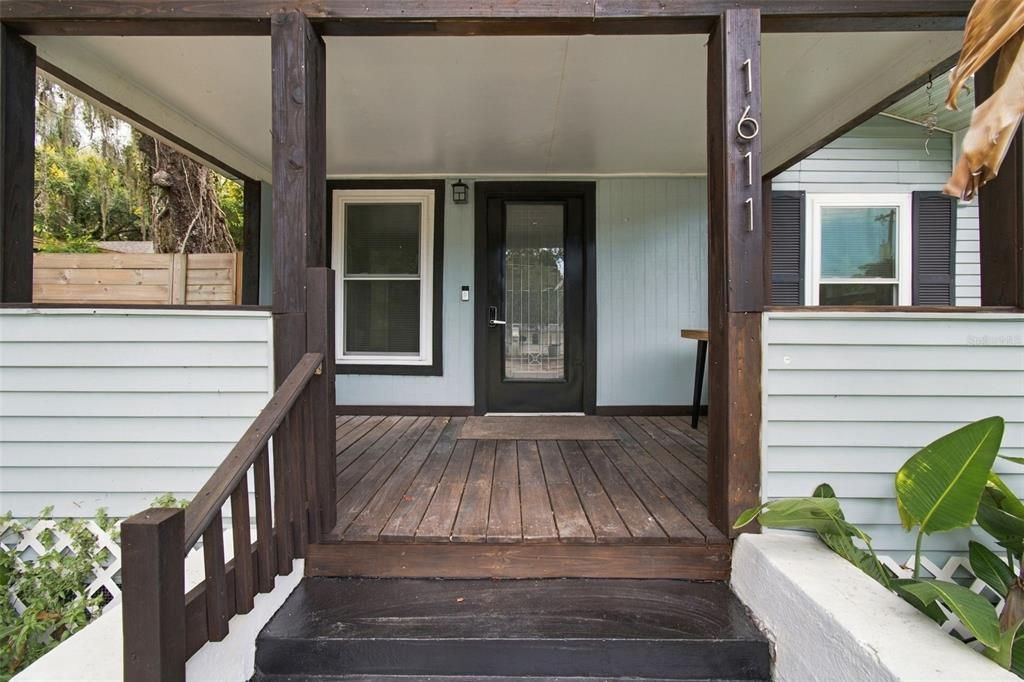 For Sale: $315,000 (3 beds, 2 baths, 984 Square Feet)