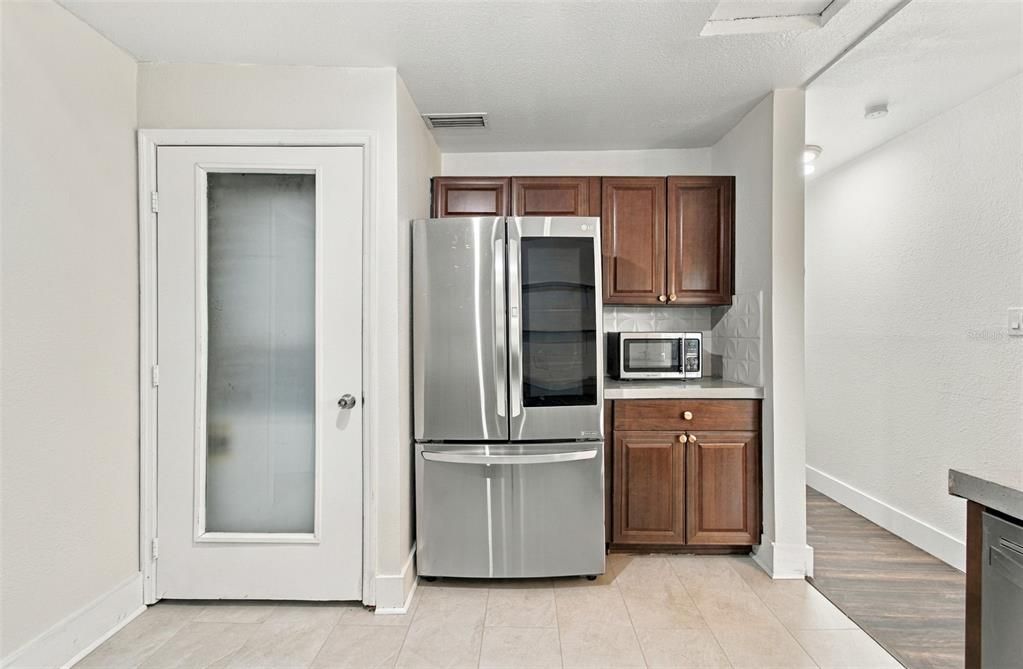 For Sale: $315,000 (3 beds, 2 baths, 984 Square Feet)