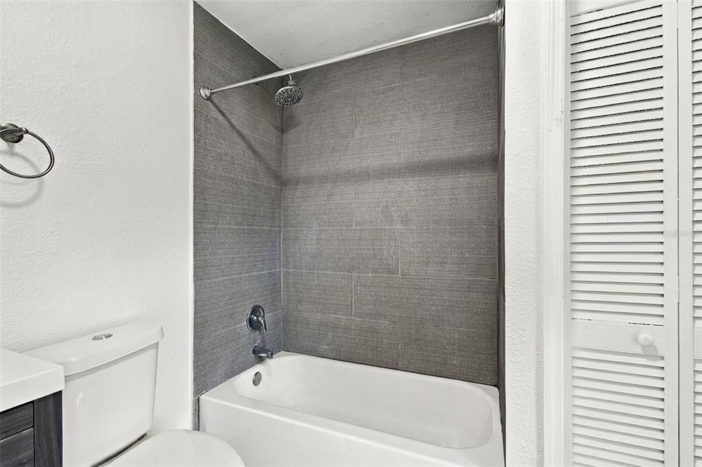 For Sale: $315,000 (3 beds, 2 baths, 984 Square Feet)