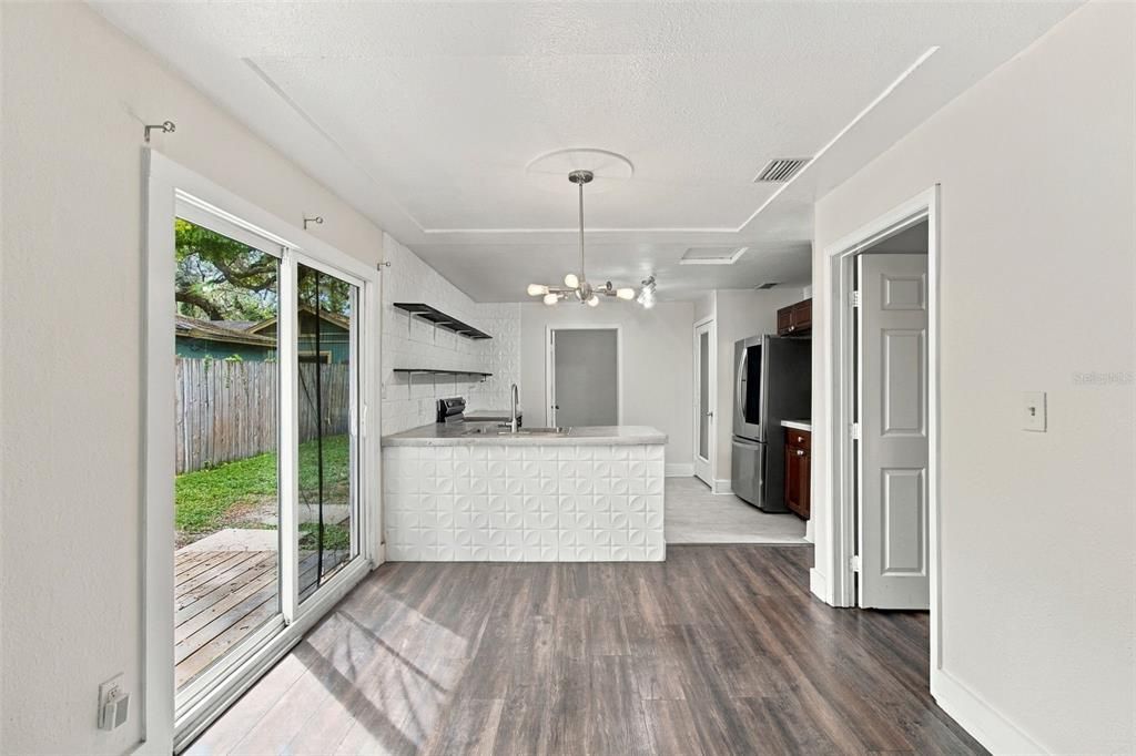 For Sale: $315,000 (3 beds, 2 baths, 984 Square Feet)