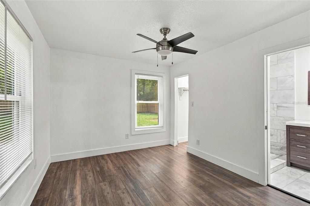 For Sale: $315,000 (3 beds, 2 baths, 984 Square Feet)