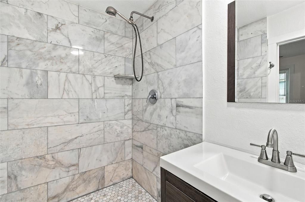 For Sale: $315,000 (3 beds, 2 baths, 984 Square Feet)