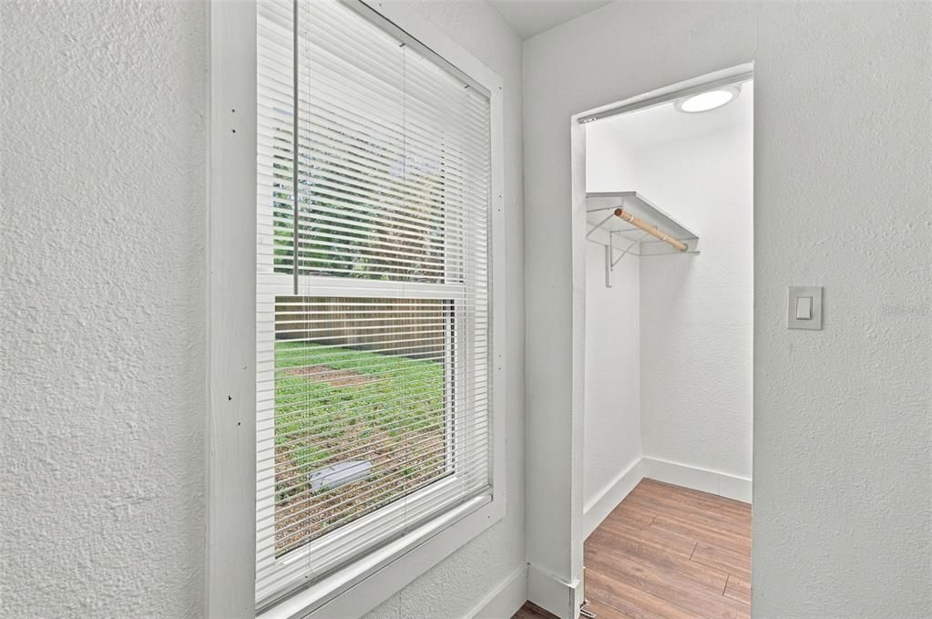 For Sale: $315,000 (3 beds, 2 baths, 984 Square Feet)