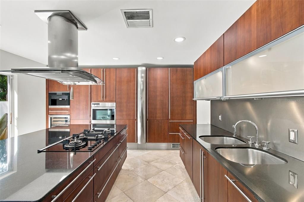 Active With Contract: $924,500 (3 beds, 3 baths, 2074 Square Feet)