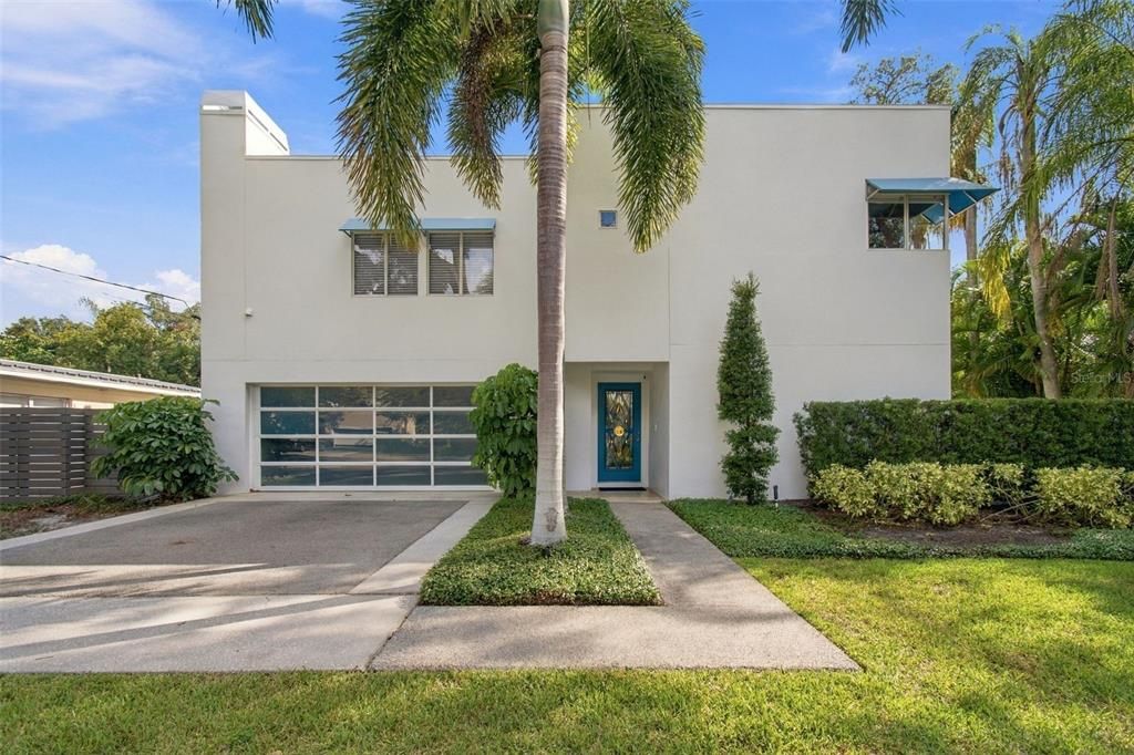 Active With Contract: $924,500 (3 beds, 3 baths, 2074 Square Feet)