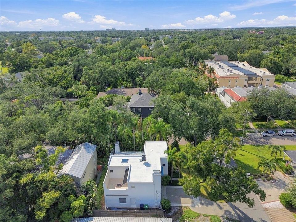Active With Contract: $924,500 (3 beds, 3 baths, 2074 Square Feet)