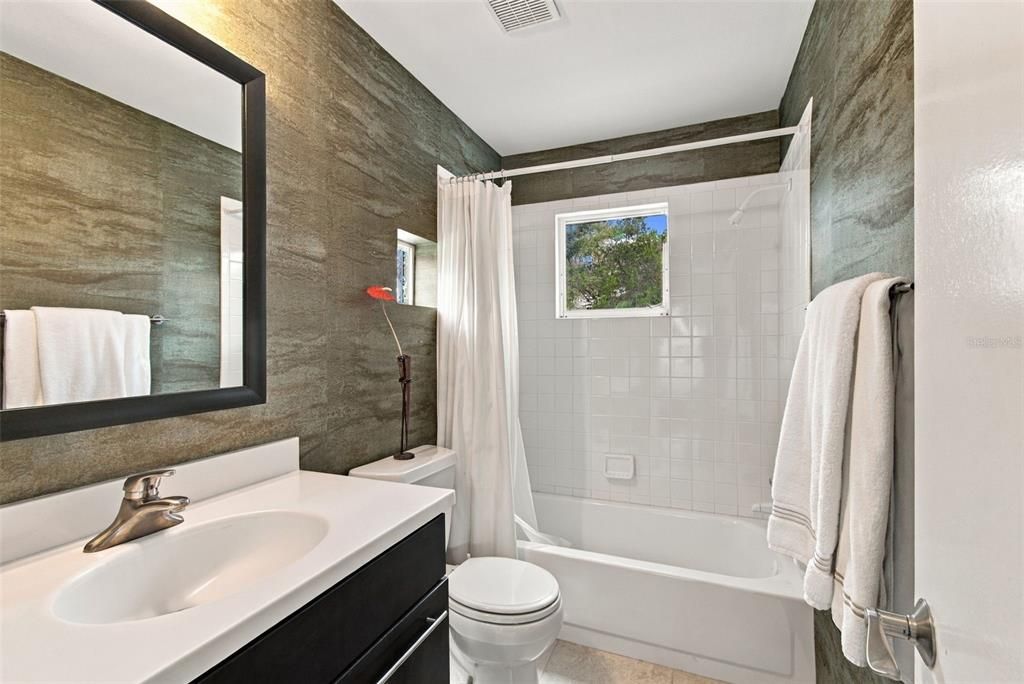 Active With Contract: $924,500 (3 beds, 3 baths, 2074 Square Feet)