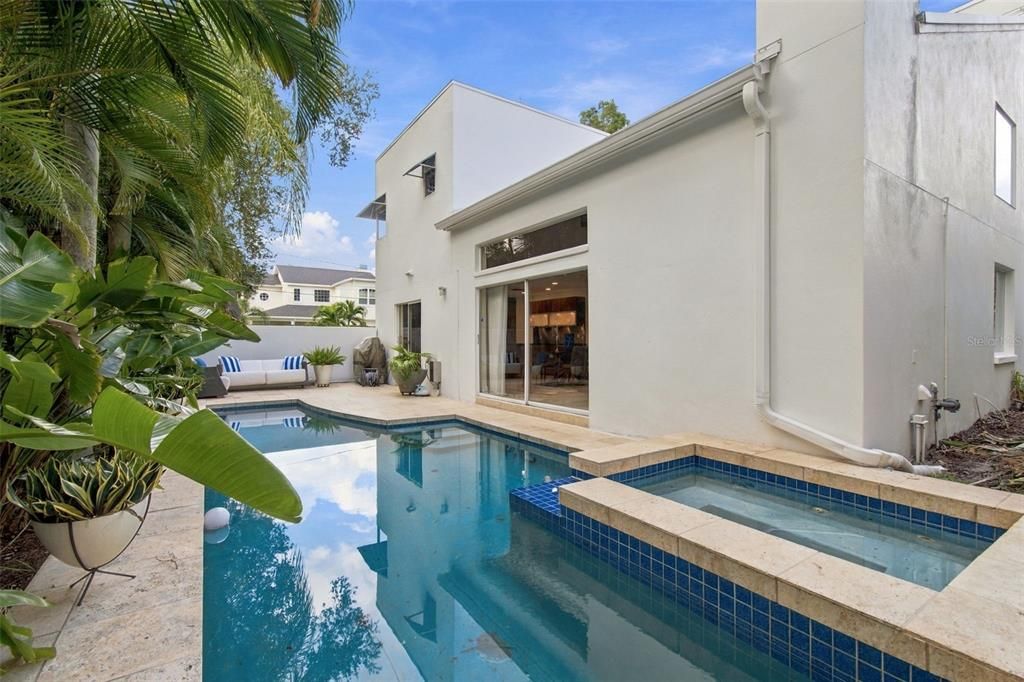 Active With Contract: $924,500 (3 beds, 3 baths, 2074 Square Feet)