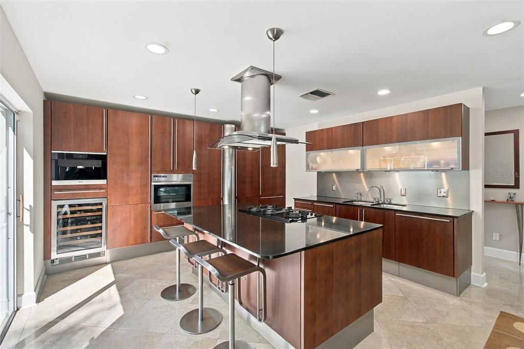 Active With Contract: $924,500 (3 beds, 3 baths, 2074 Square Feet)