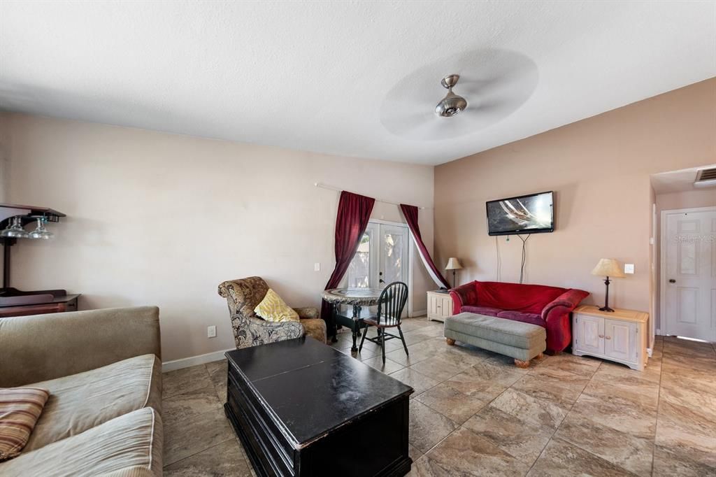 En Venta: $315,000 (3 camas, 2 baños, 1043 Pies cuadrados)