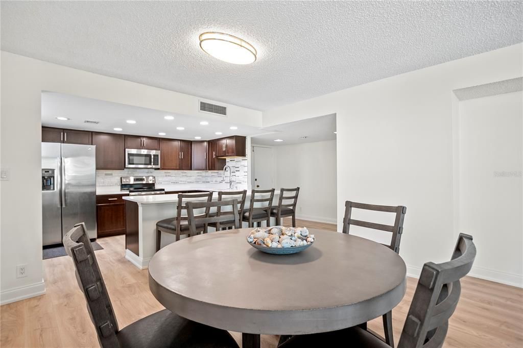 For Rent: $3,995 (2 beds, 2 baths, 1380 Square Feet)