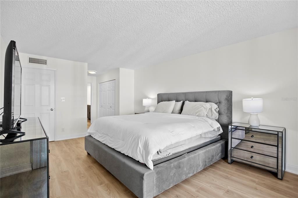 For Rent: $3,995 (2 beds, 2 baths, 1380 Square Feet)