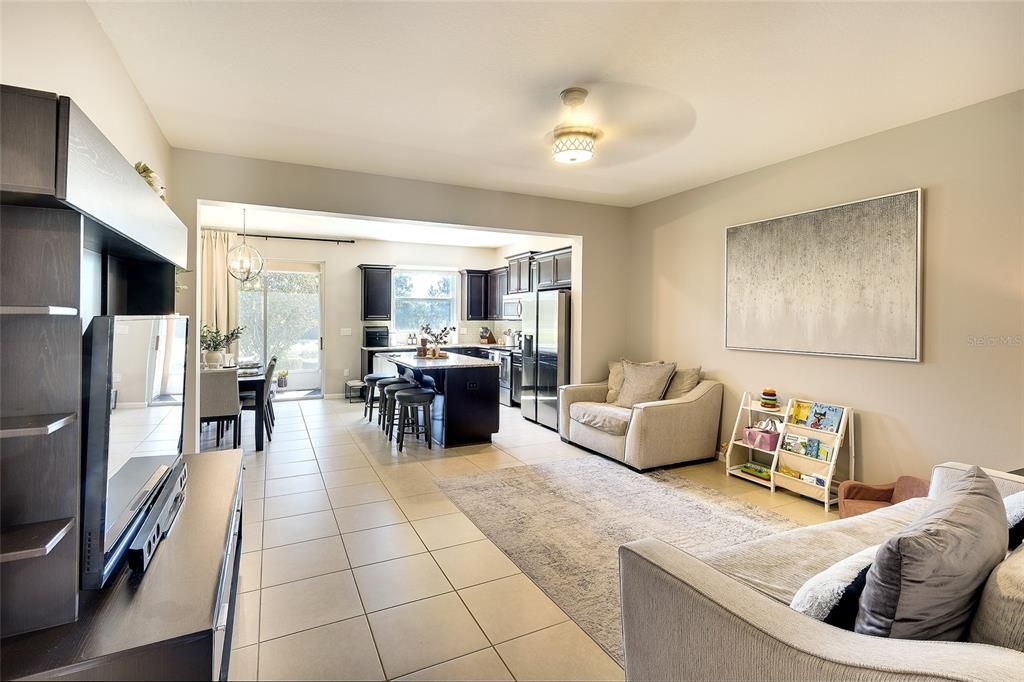 For Sale: $310,000 (3 beds, 2 baths, 1564 Square Feet)
