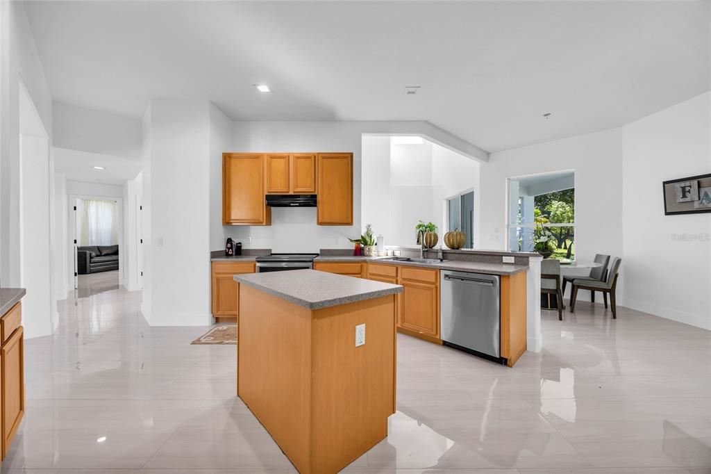 En Venta: $775,000 (5 camas, 4 baños, 3376 Pies cuadrados)