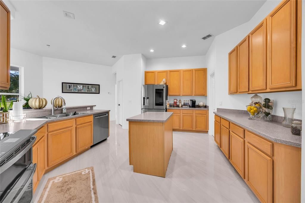 En Venta: $775,000 (5 camas, 4 baños, 3376 Pies cuadrados)
