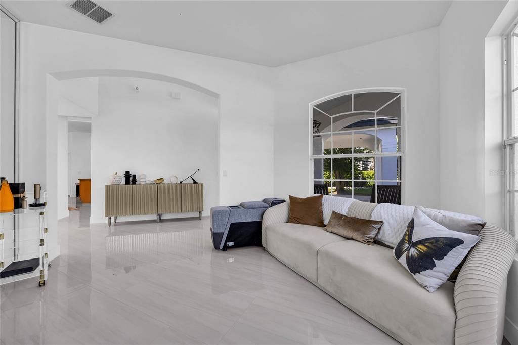 En Venta: $775,000 (5 camas, 4 baños, 3376 Pies cuadrados)