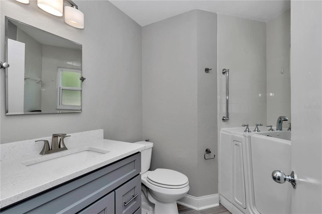 For Sale: $259,900 (2 beds, 2 baths, 1360 Square Feet)